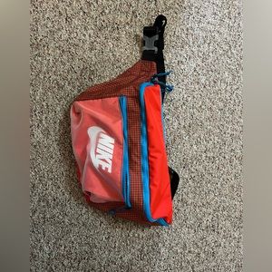 Nike tech hip pack